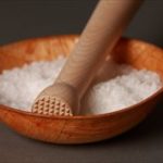 風水の盛り塩はお皿の色に注意!八角形や四角形も使い分けると?