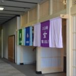 のれんで風水!色で効果UPのトイレ開運方法