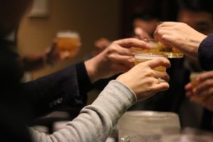 女子会の家飲みメニュー|パーティーを盛り上げるおつまみ達に乾杯